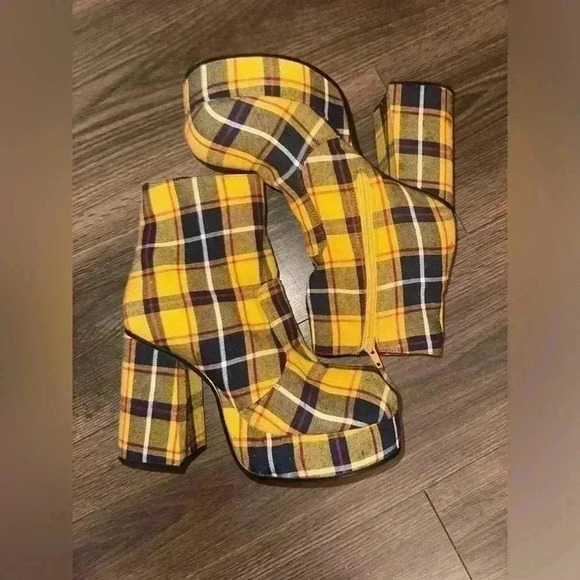 UNIF Yellow Y2K Plaid Platform Boots Women’s Size 9 - Picture 1 of 7